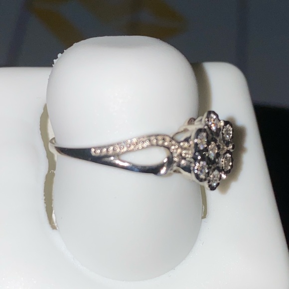 Real diamond beautiful flower ring for women best gift for birthday anniversary - Picture 4 of 4
